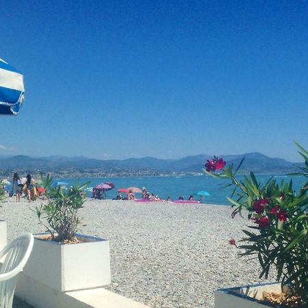 La Roulotte Du Pylone Hotel Антиб Екстериор снимка